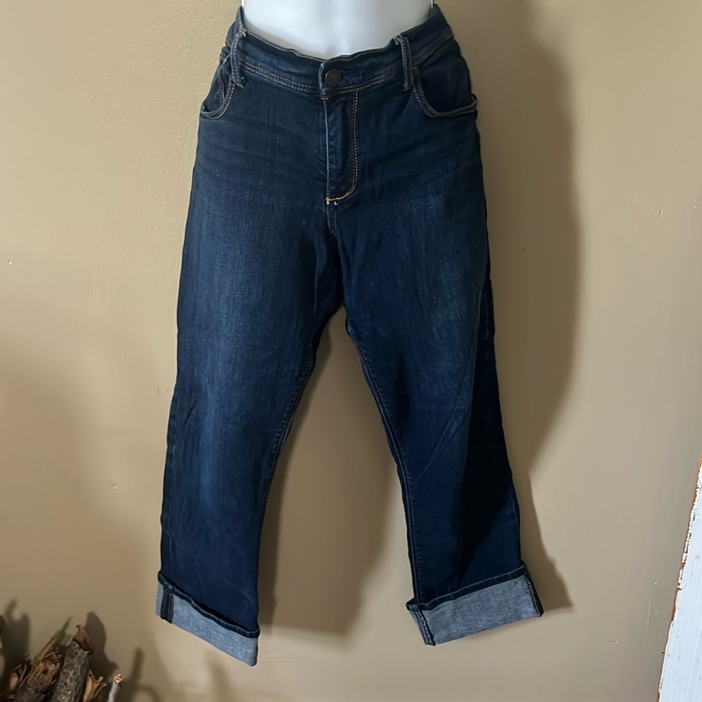 Abercrombie & Fitch cropped jeans. Great condition! Size 10